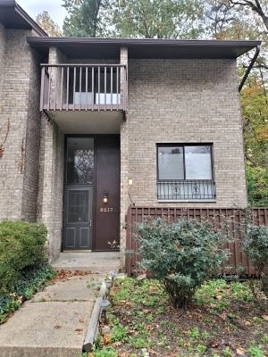 End-unit three-level townhouse with parking for rent